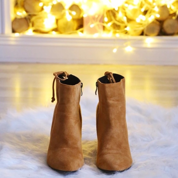 “Vixen of the Night” [Camel] - Picture 6 of 8